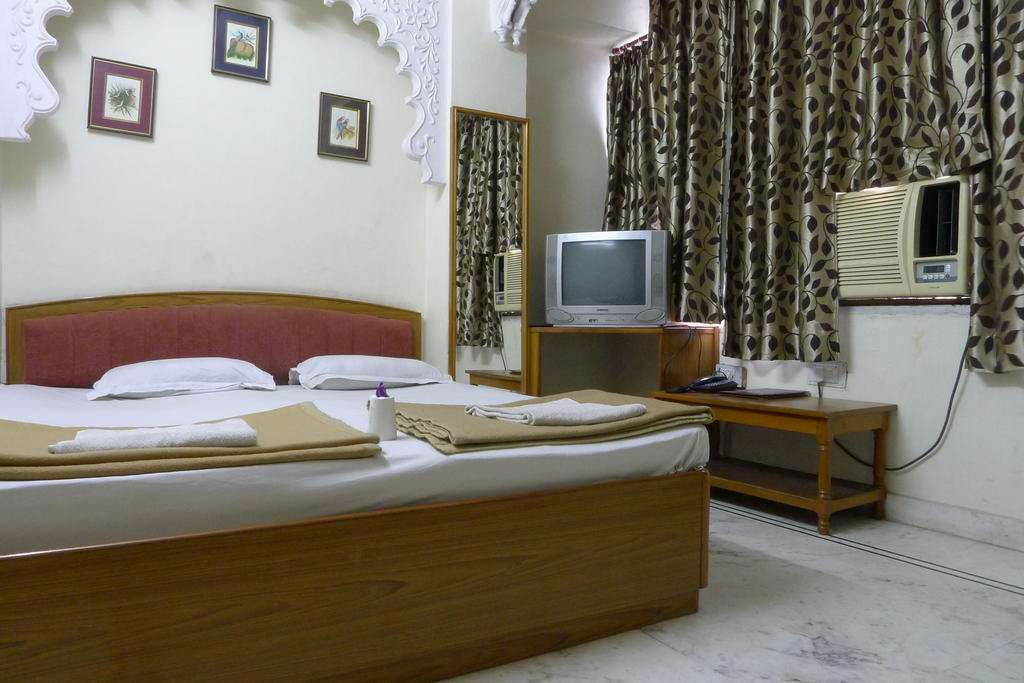 מלון אודייפור Kiran Palace מראה חיצוני תמונה